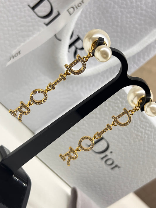 Aretes Tribal Largos Letras Dior