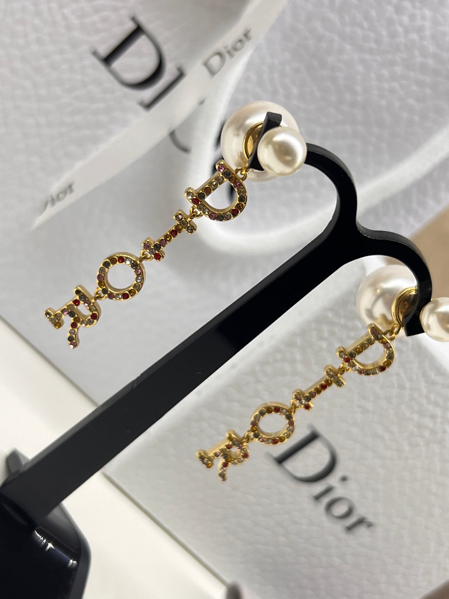 Aretes Tribal Largos Letras Dior
