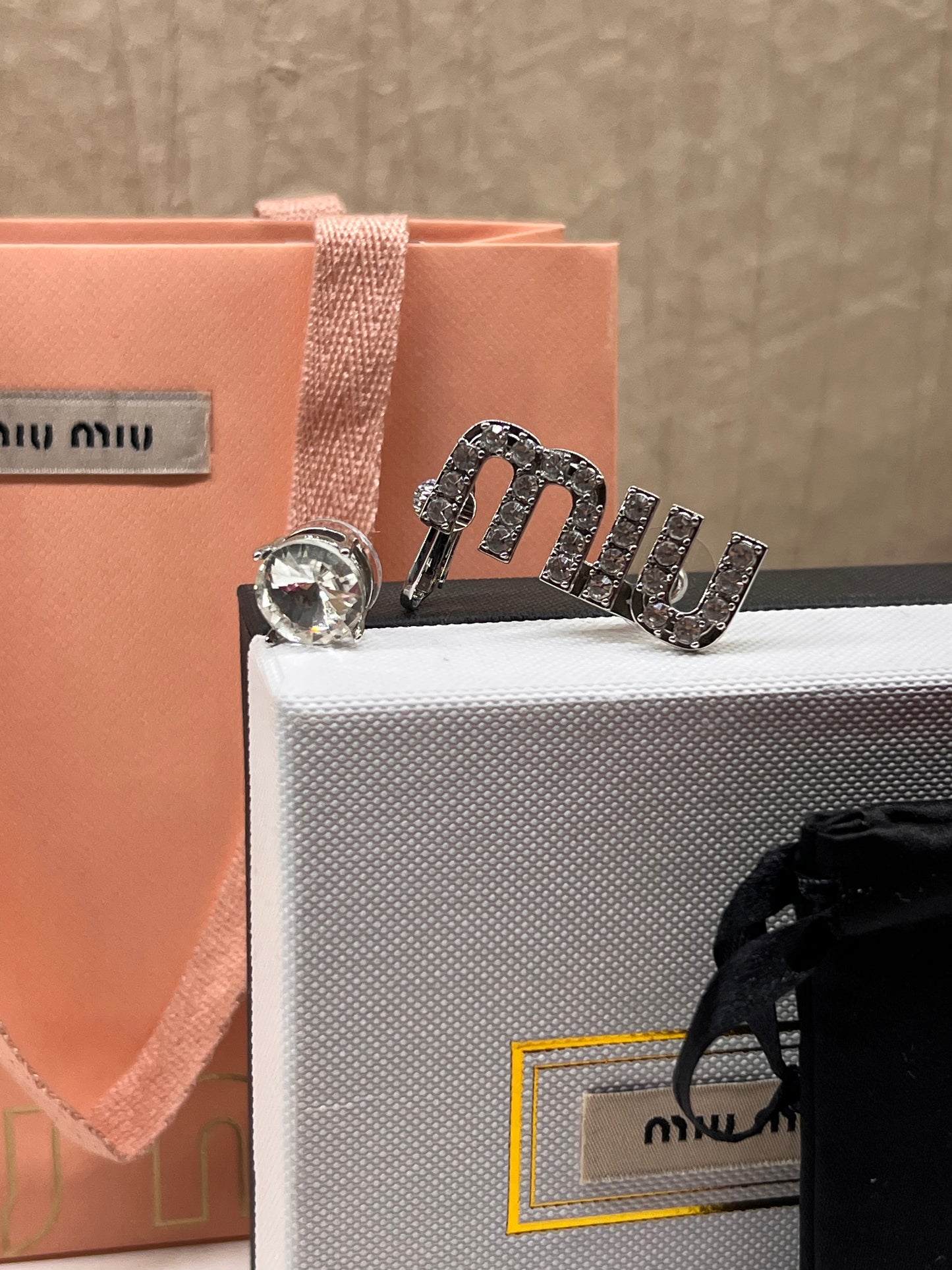 Aretes Miu Miu Asimetrico