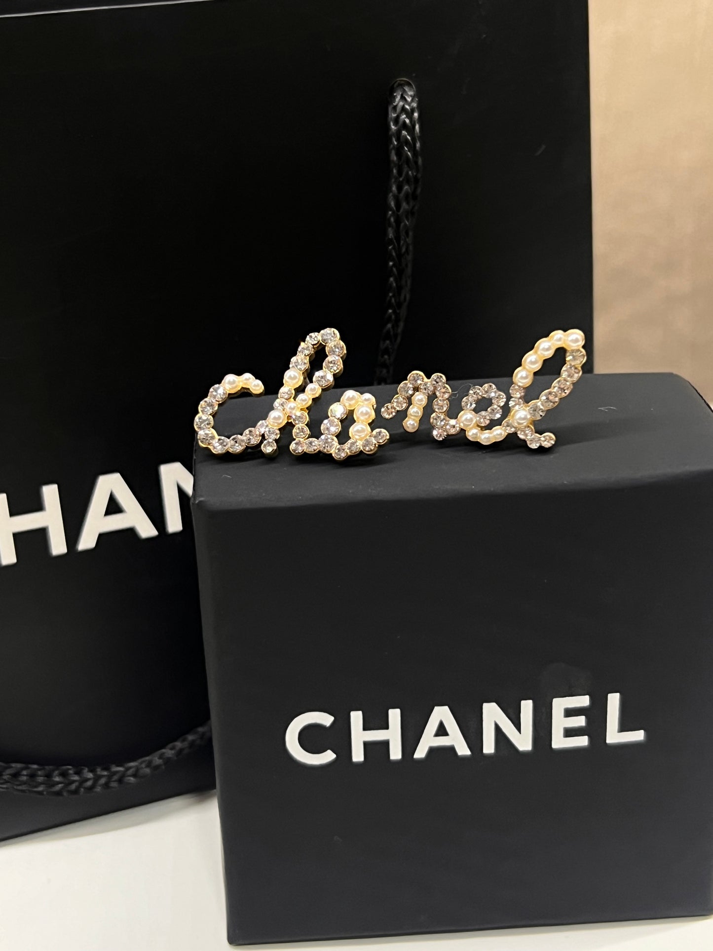 Arete Letras Chanel