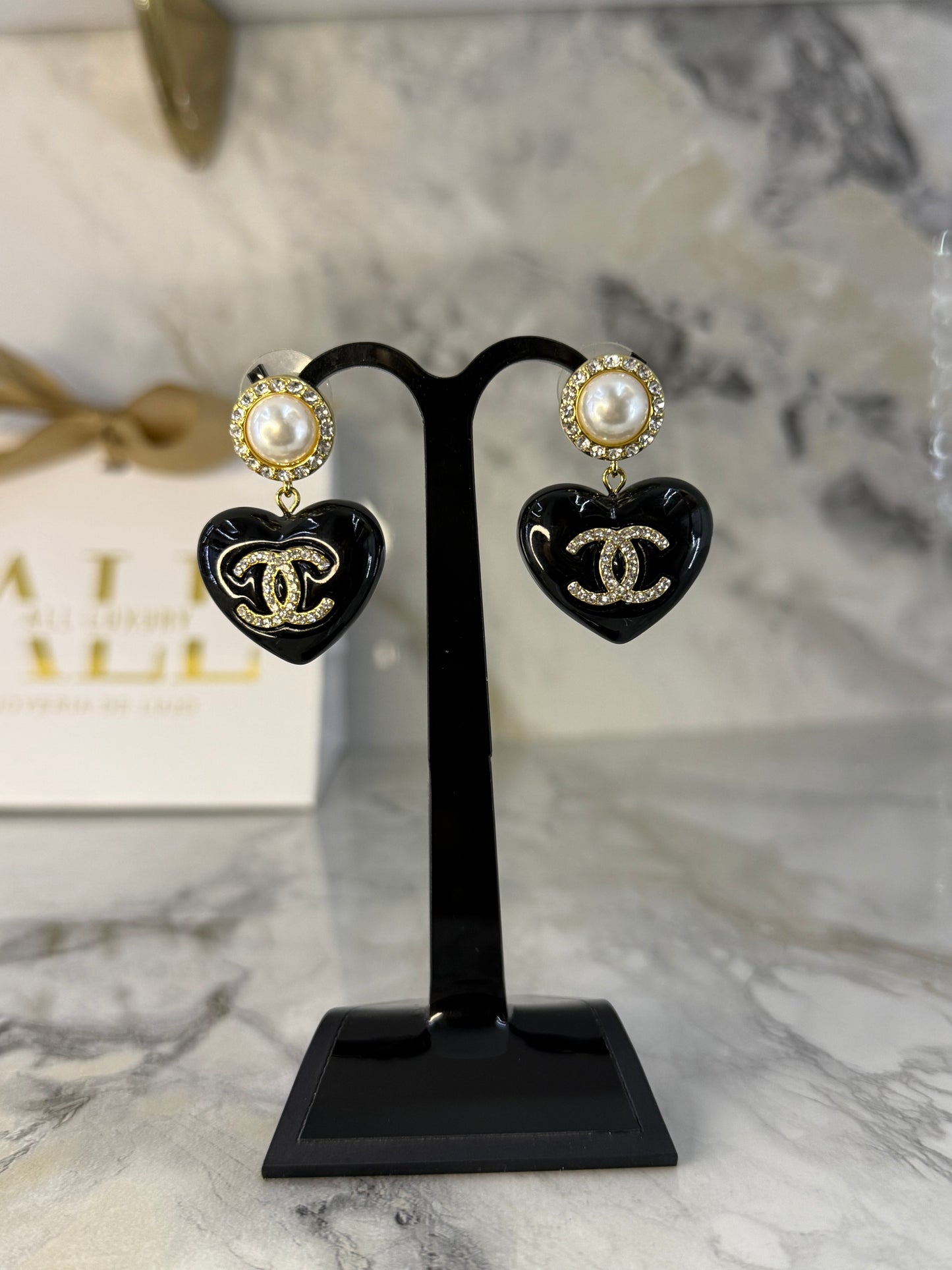 aretes chanel corazones negros