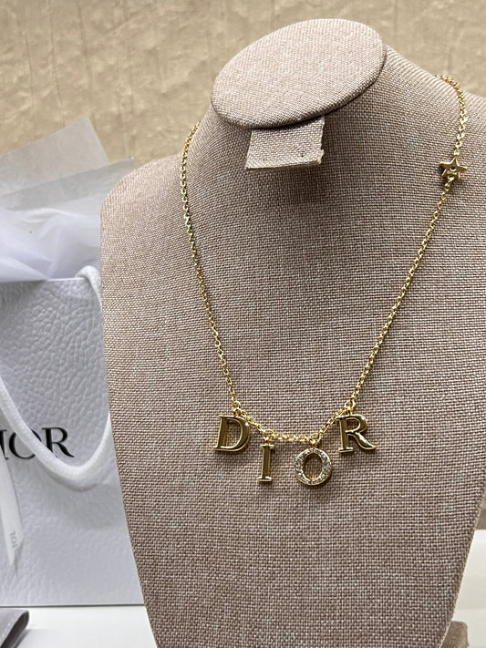 Cadena Letras Dior
