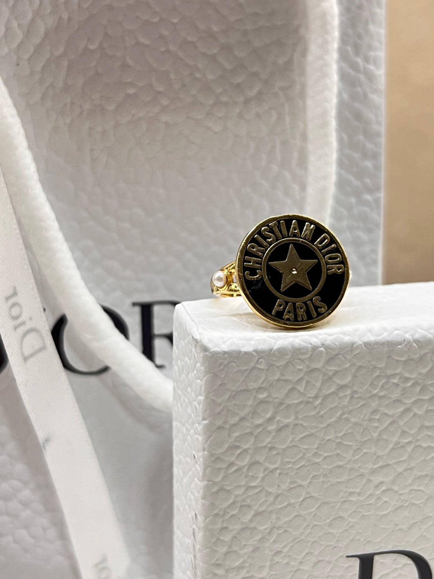 Anillo Christian Dior Negro