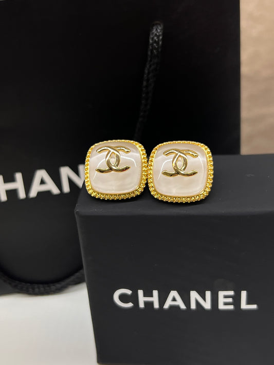 Arete Chanel Cuadrado C/Logo