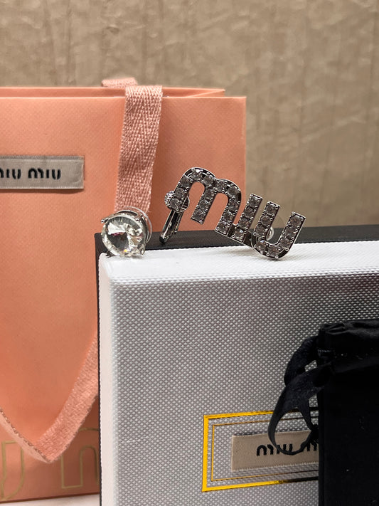 Aretes Miu Miu Asimetrico