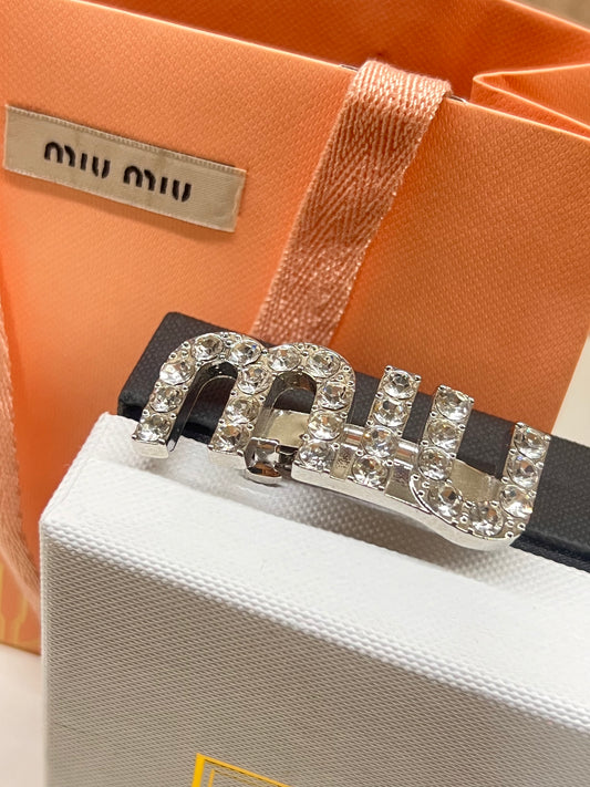 Broche Miu Miu Clasico