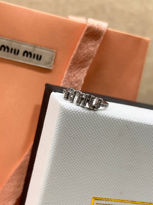 Anillo Miu Miu Clasico