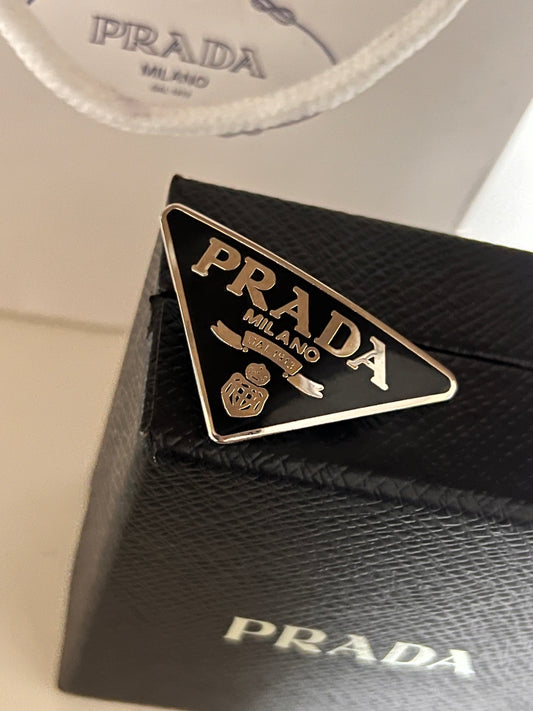 Broche Prada Clasico Chico