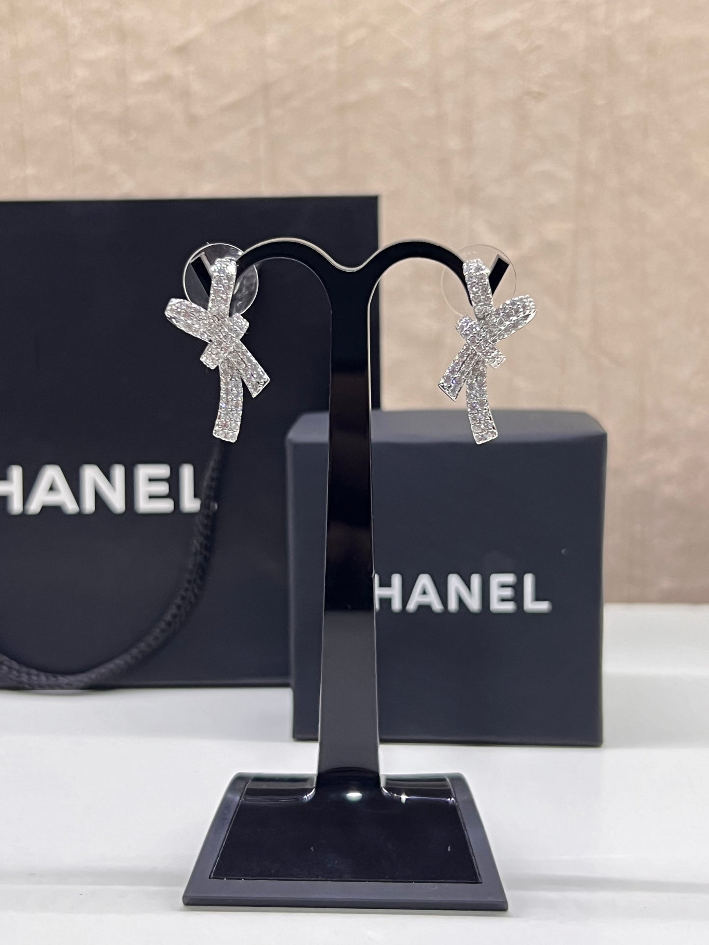 Aretes Chanel Moño Fino