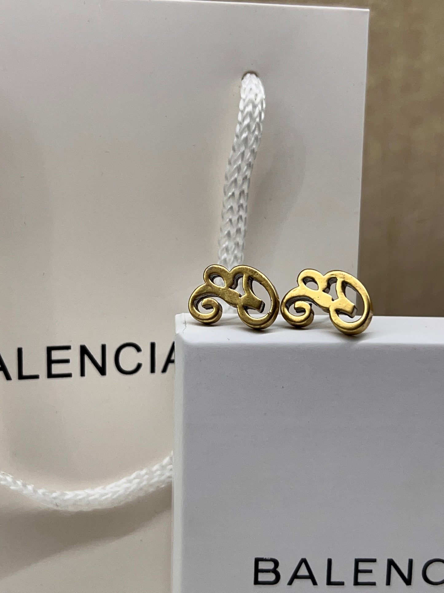 Aretes Balenciaga B