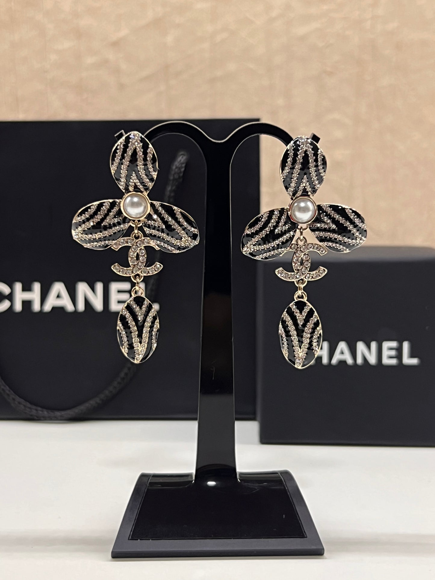 Arete Chanel Zebra