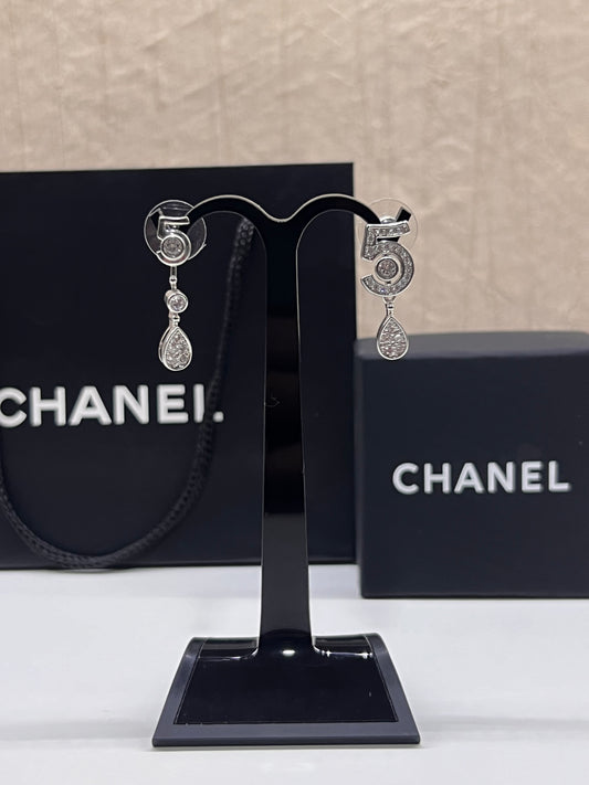 Aretes Chanel Num 5.