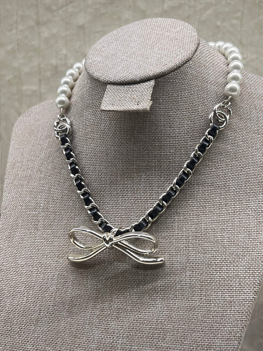 Collar Chanel Moño Trenzado