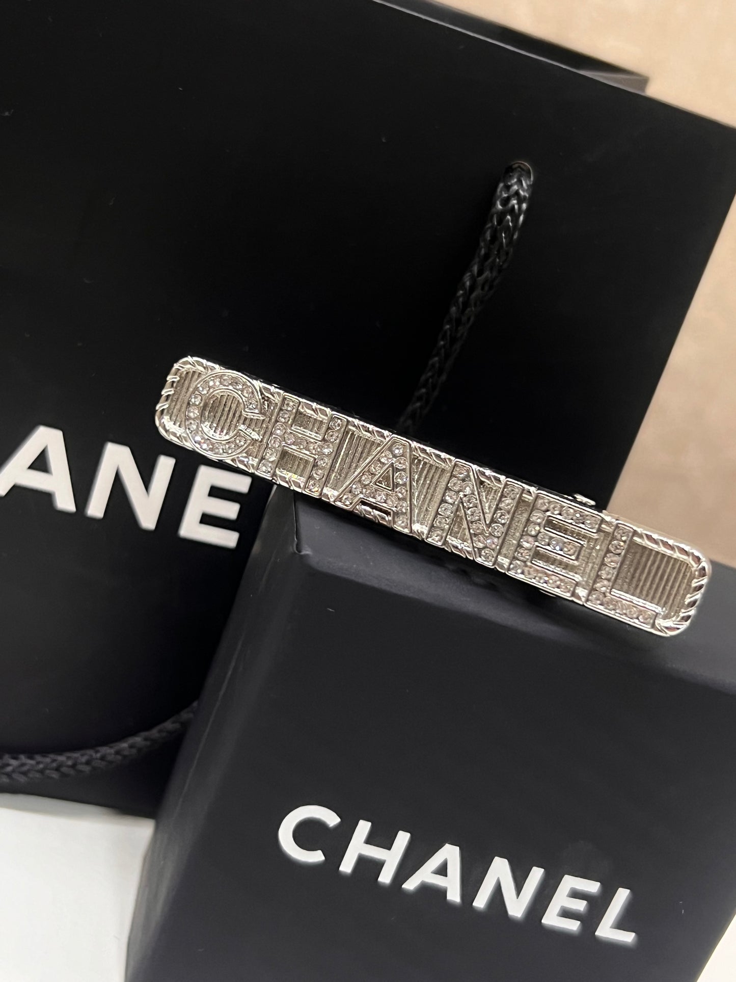 Broche Chanel Placa Plata