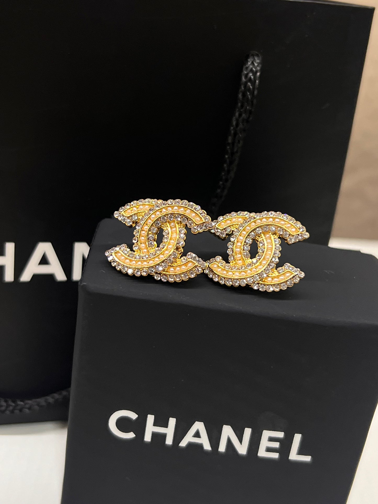 Arete Chanel Logo Perlas/Zirconia