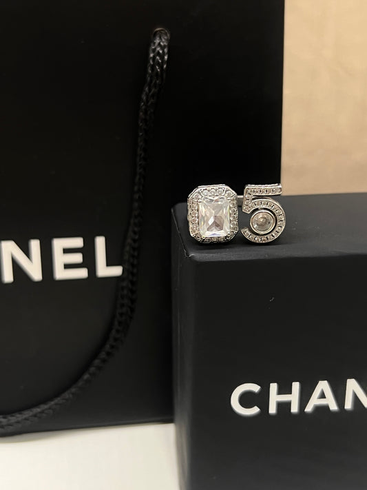 Anillo Chanel Num 5. Doble