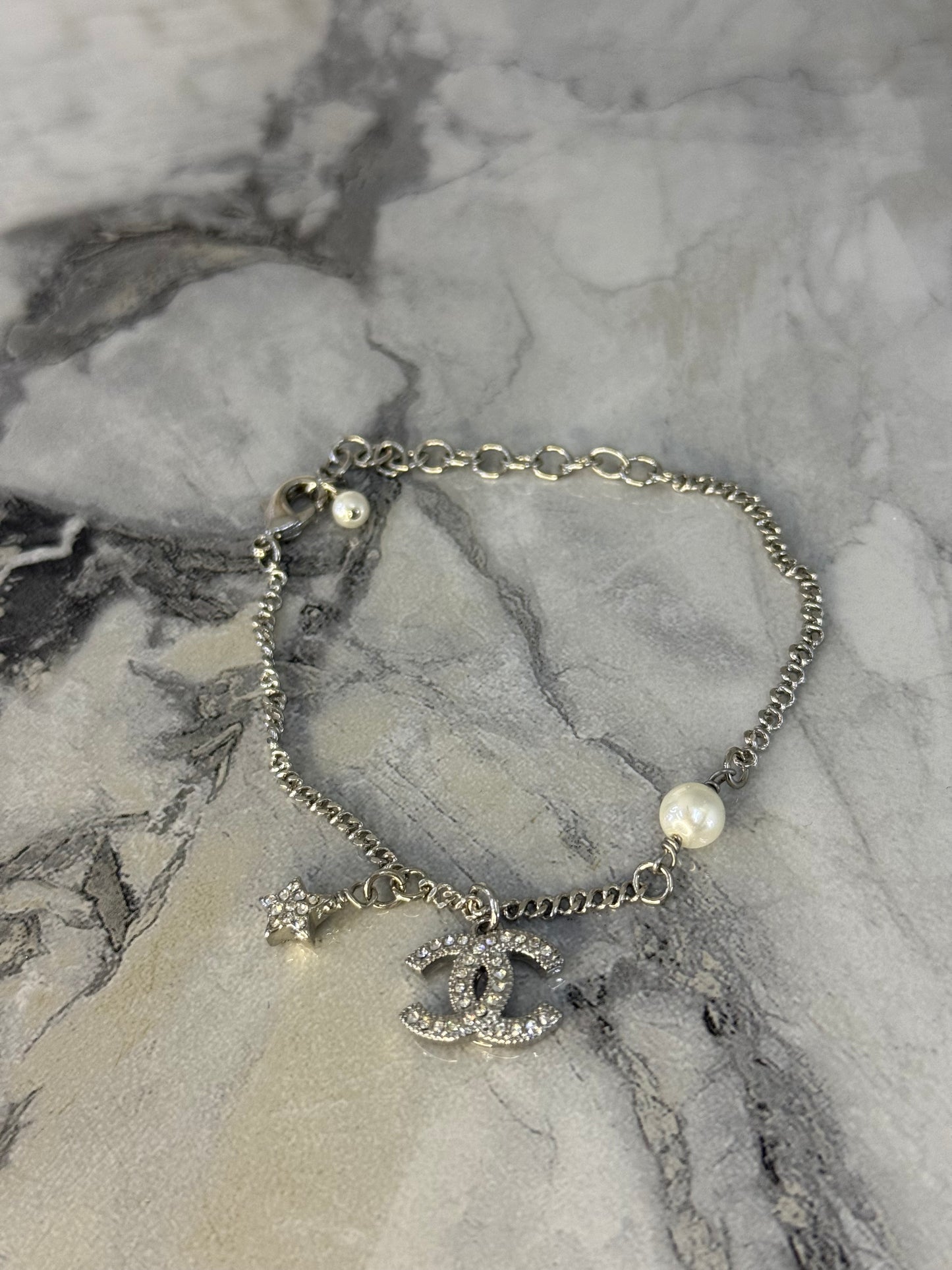 pulsera chanel logo chico plata