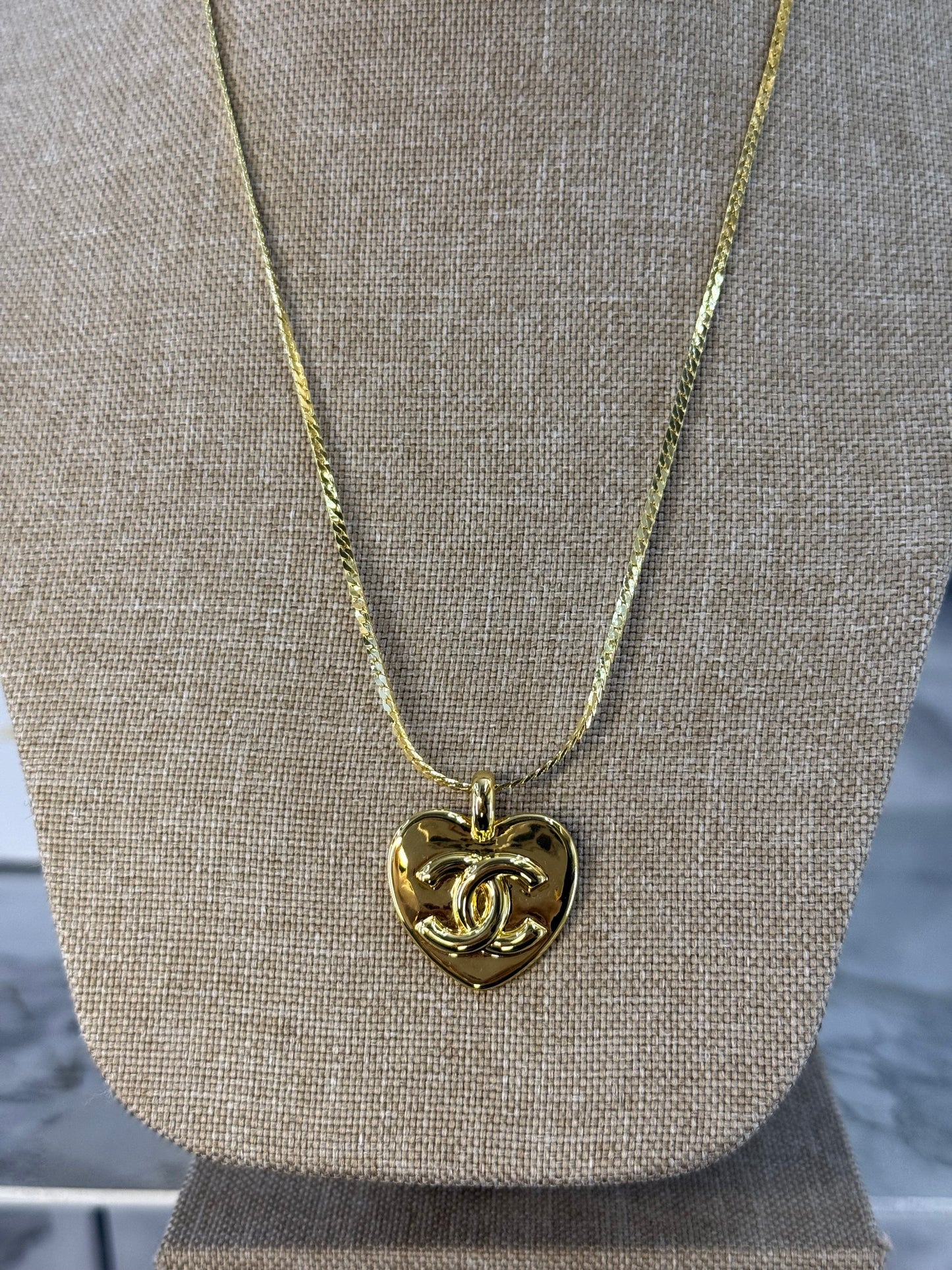 cadena chanel corazon oro